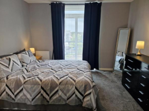 Stylish 2-Bed Apartment - Sleeps 4 Parking & WiFi